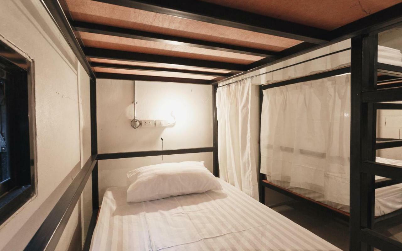Nivas Siam Hostel Банкок Екстериор снимка