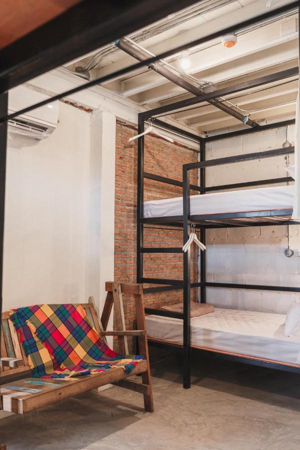 Nivas Siam Hostel Банкок Екстериор снимка