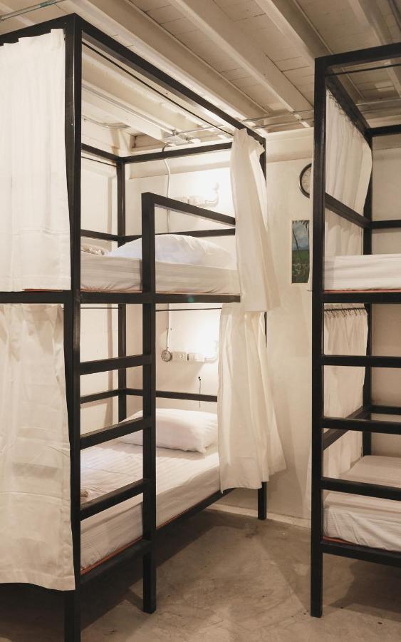 Nivas Siam Hostel Банкок Екстериор снимка